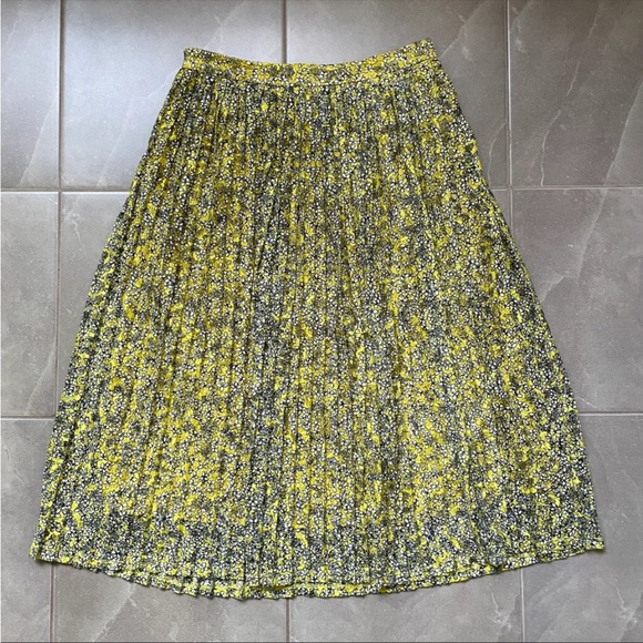 Who What Wear Yellow Floral Pleated Midi Skirt - Picture 3 of 5